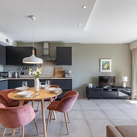 2 Bdr Sea View Parking&swimming Pool Appartement