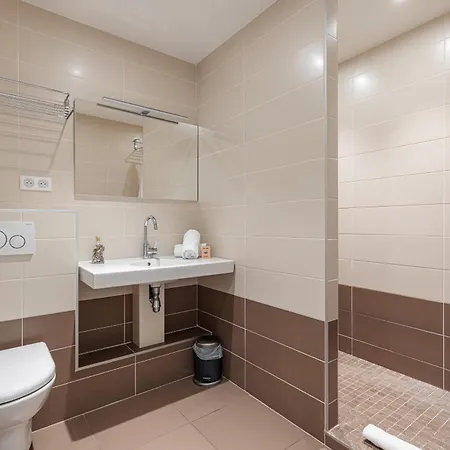 2 Bdr Sea View Parking And Swimming Pool Apartment *